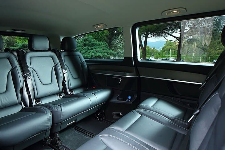 Private Eiffel Guided Tour with Hotel Pick-Up