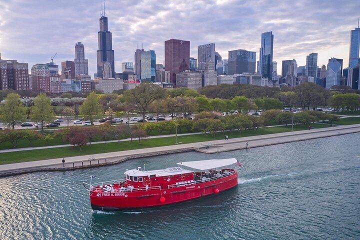 Historical and Architectural Chicago Fireboat River & Lake Cruise