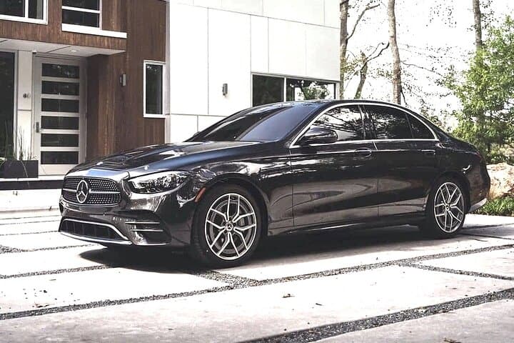 Arrival Transfer: CPT Airport to Cape Town in Business Car