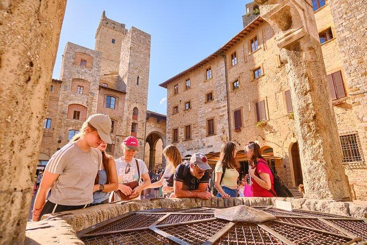 Half-day Experience to San Gimignano Hills with Picnic and Wine
