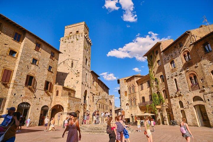 Half-day Experience to San Gimignano Hills with Picnic and Wine