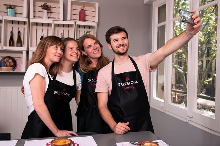 Interactive Paella & Market: Bottomless Wine & Rambla Views