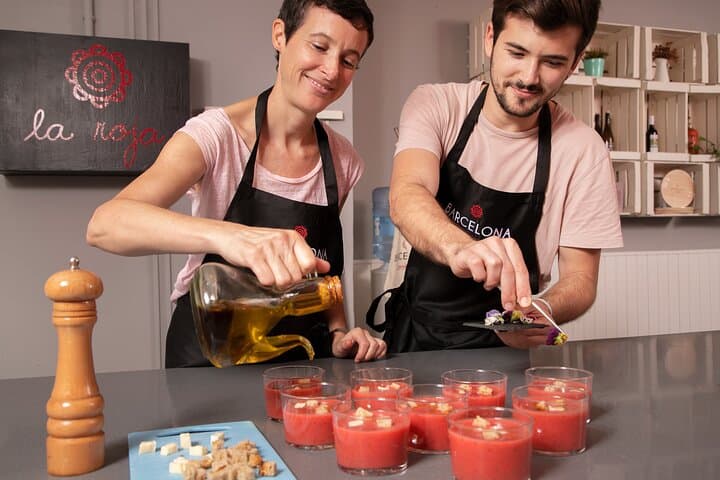 Interactive Paella & Market: Bottomless Wine & Rambla Views