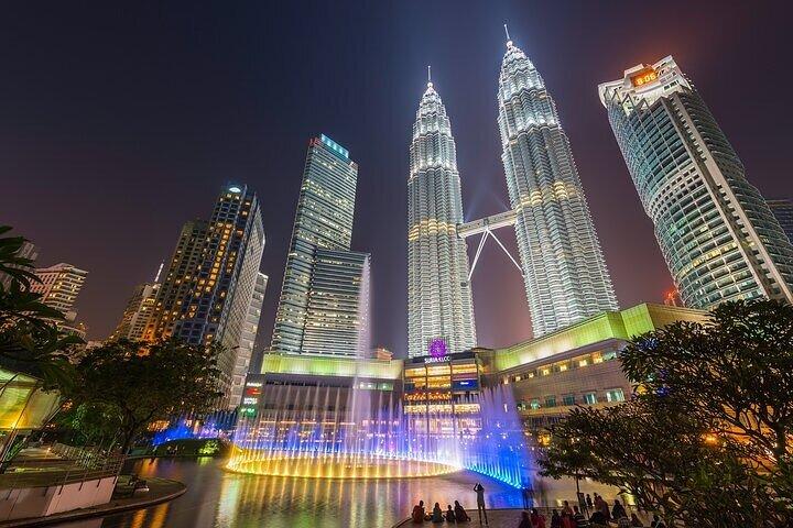Kuala Lumpur Night Tour with Lake Symphony & Saloma Bridge