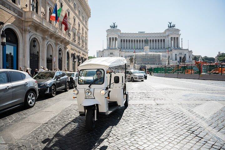 Private 2 Hour VIP Tuk Tuk Tour with Hotel Pickup and Prosecco