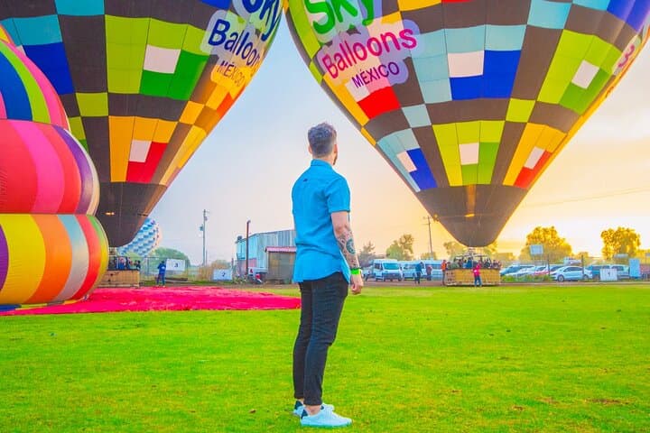 Balloon adventure: transfer+breakfast in the cave+guided pyramids