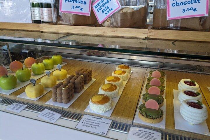 Sweet walking food tour in Paris with local guide