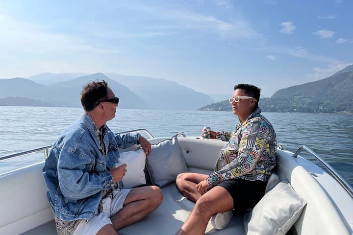 6 hour boat tour with captain on Lake Como