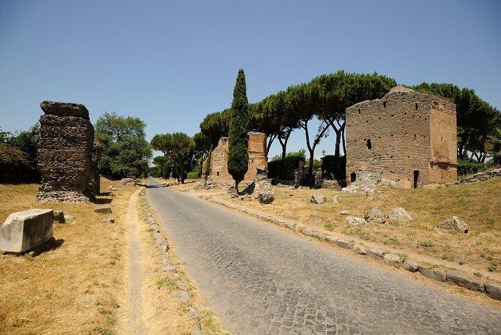 Rome’s Bone Chapel and Catacombs: Skulls, Crypts and City Ride