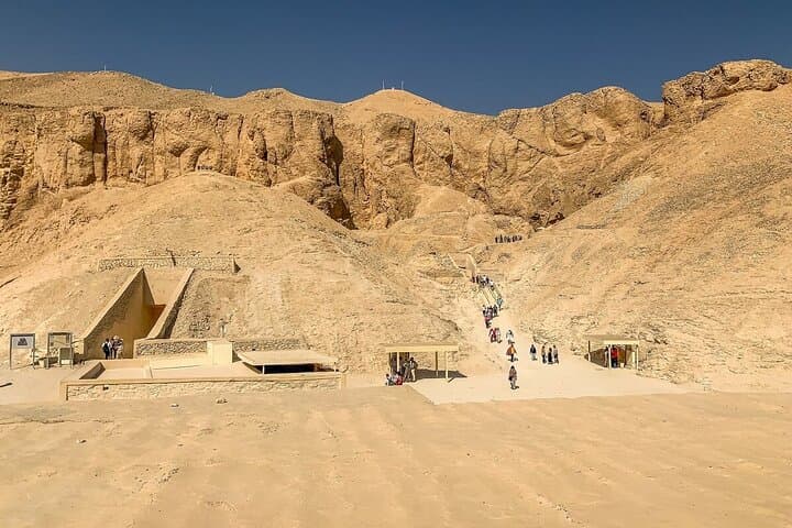 Private Tour of Habu Temple and Valley of the Artisans and Queens