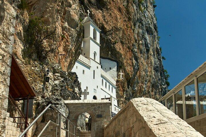 Private transfer from Podgorica to Ostrog monastery (minivan)