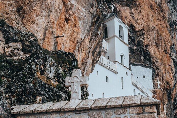 Private transfer from Podgorica to Ostrog monastery (minivan)