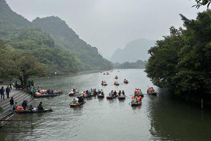 Hoa Lu, Trang An and Hang Mua Cave Day Tour from Hanoi