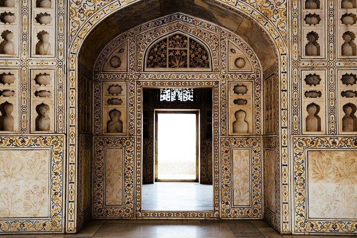 Highlights of the Agra (Guided Half Day Sightseeing City Tour)
