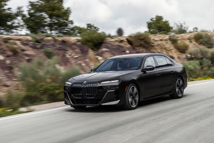 Sedan Arrival Transfer from LaGuardia Airport LGA to Manhattan