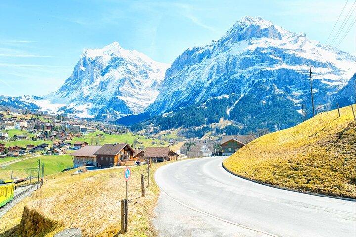 Day trip to Swiss Villages from Zurich - Small Group Tour by Car