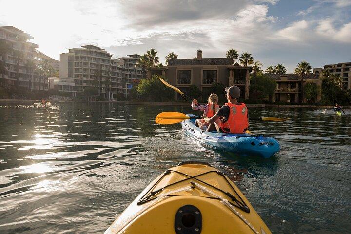 Day Kayaking in Battery Park Victoria and Alfred Waterfront