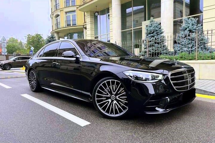Airport Transfer: Hamburg Airport HAM to Hamburg by Luxury Car