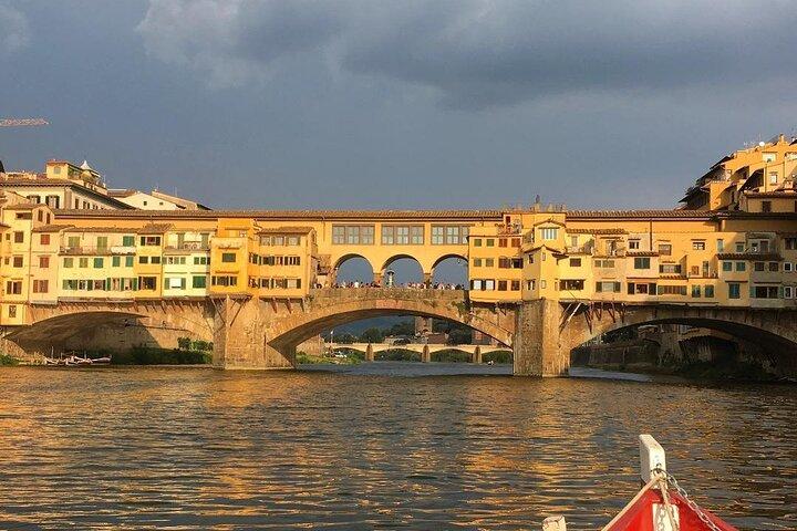 Florence walking and boat private tour in Arno River + aperitif