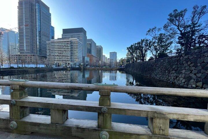 Tokyo walking tour around Imperial Palace and Tokyo Station