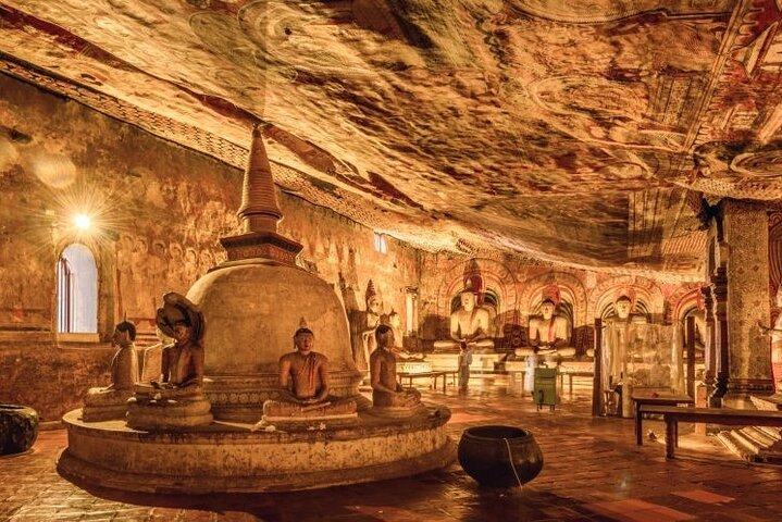 Sigiriya Rock and Dambulla Cave Temple Day Trip from Kalutara