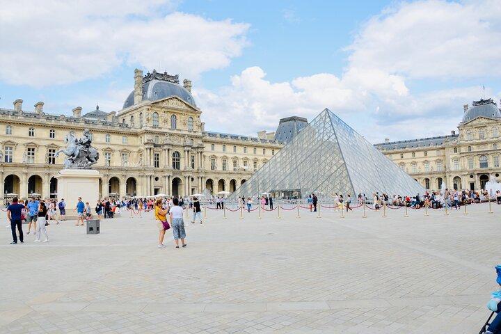 Paris: Private City Tour by Car with Driver and Guide