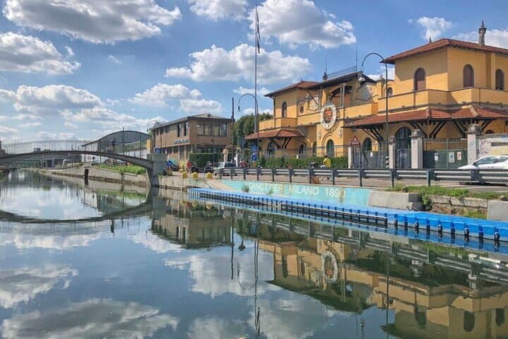 Sunset Navigli Boat Tour in Milan with Optional Aperitivo