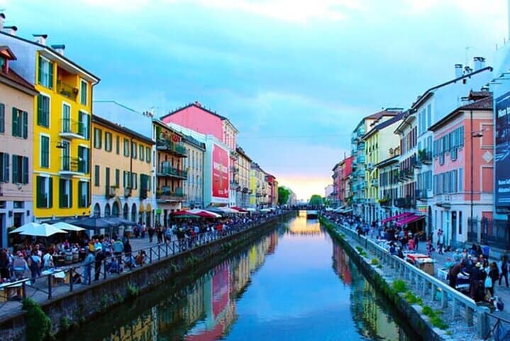 Sunset Navigli Boat Tour in Milan with Optional Aperitivo