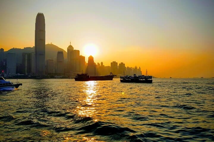 Full Day Private Trip in Hong Kong( impeccable local )walk tour