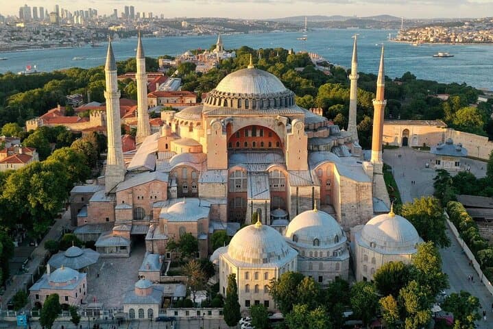 Daily Private Tour of Istanbul with Pickup by VIP Car