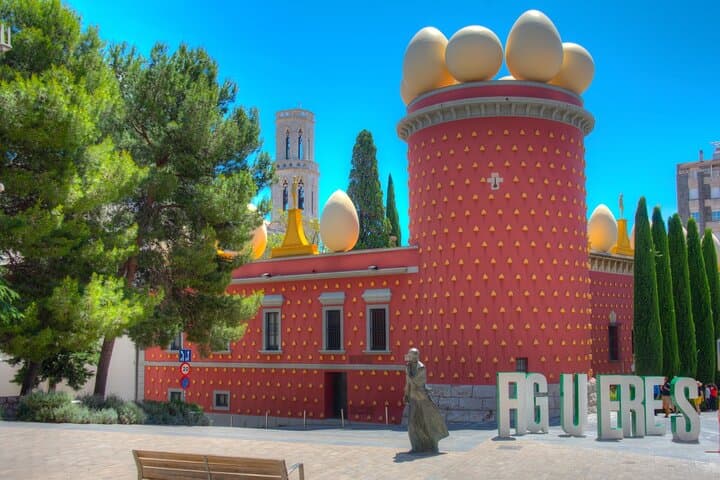 Private Dali Museum, Besalú & Girona Tour from Barcelona