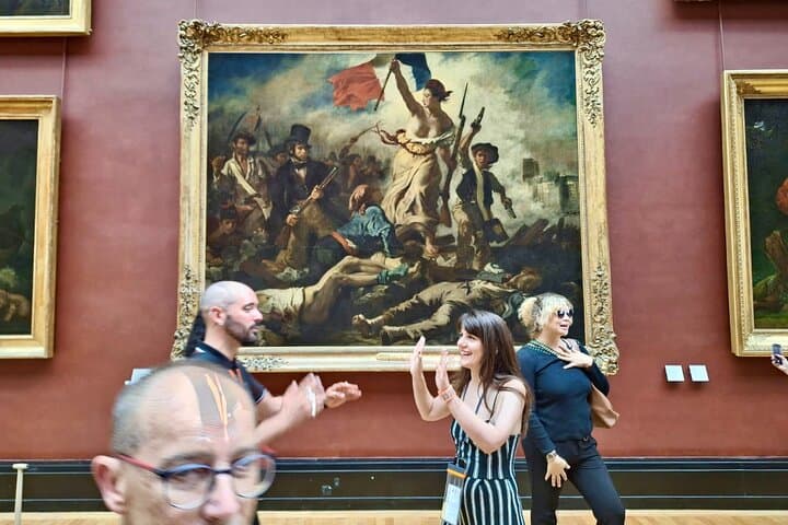 Louvre Museum Guided Tour with Artist