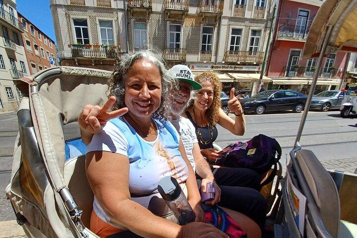 Lisbon Adventure: 2 Hours Tuk-Tuk Tours and 2 H Sunset Sailing