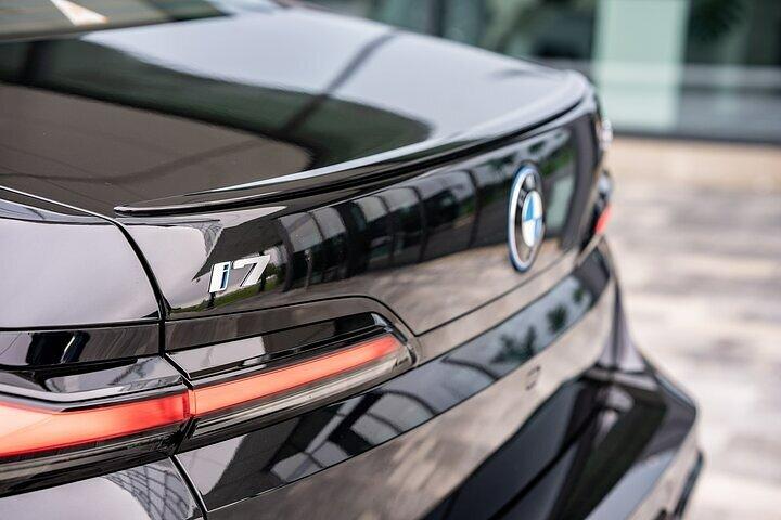 Luxury Private Transfer from Schiphol Airport (AMS) to Rotterdam