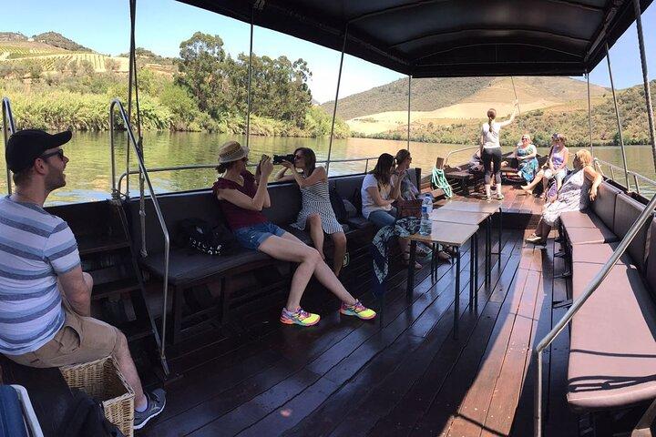 Douro Valley Small-Group Wine Tour with Lunch and River Cruise