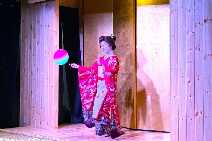 Tokyo: Sumo Entertainment Show with Chicken Hot Pot & Geisha