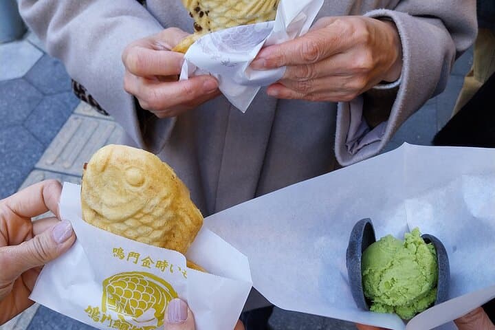 Osaka Food Tour with 10 Classic Japanese Tastings & Drinks