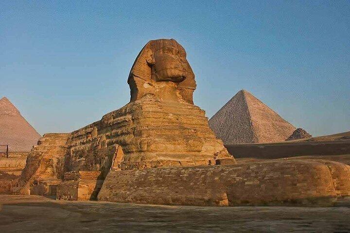 Half Day Tour To Giza Pyramids With Lunch At 9 Pyramids Lounge