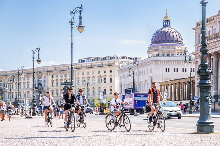 Berlin Highlights Sightseeing Bike Tour 3.5h in Small Groups