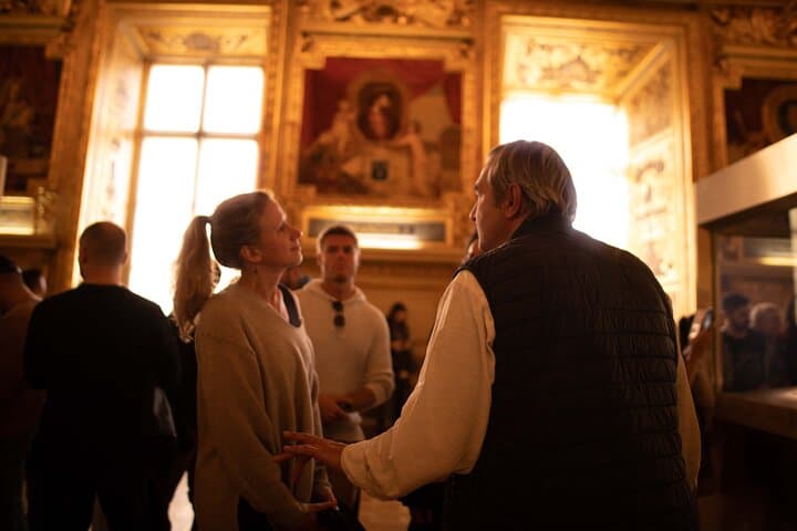 Semi-Private Louvre Highlights Tour with Mona Lisa, Max 6 People
