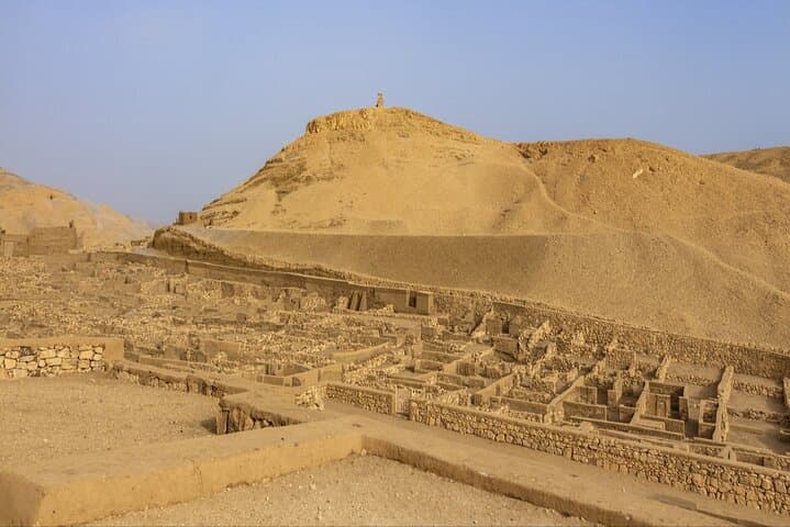 Tour Habu Temple, Deir El Medina, Valley of the Queens in Luxor