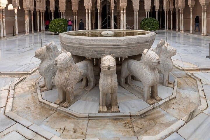 Walking tour in Alhambra, Nasrid Palaces and Generalife