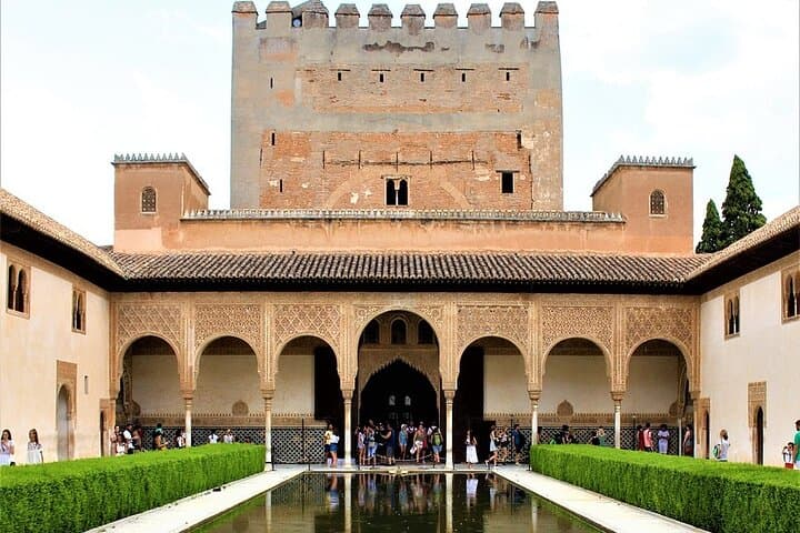 Walking tour in Alhambra, Nasrid Palaces and Generalife