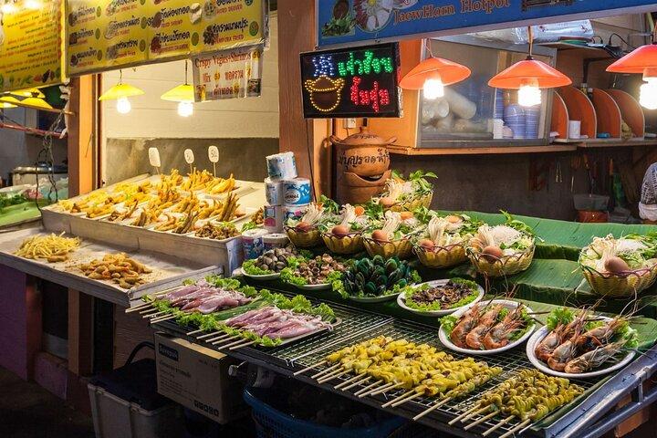 Chiang Mai by Night Tuk-Tuk Tour - Temples, Markets & Street Food