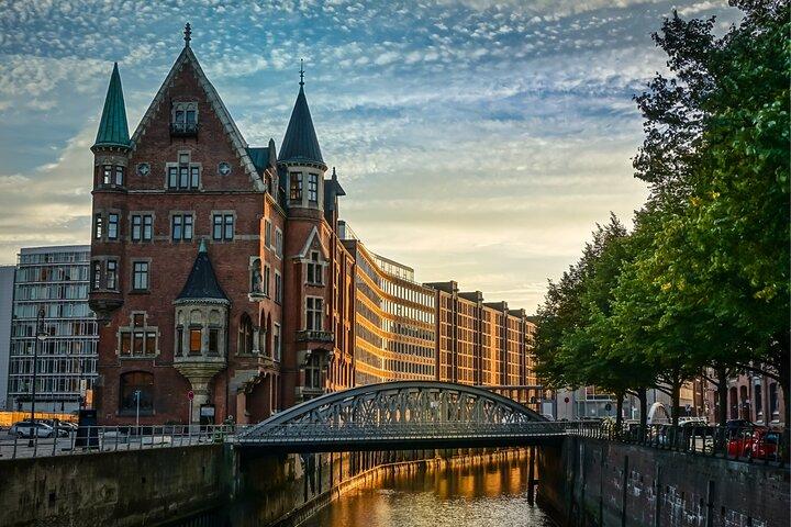 Hamburg Scavenger Hunt & Highlights Self-Guided Walking Tour