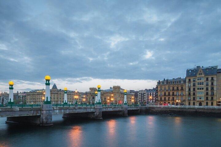 San Sebastian Must See Attractions Walking Tour With A Guide