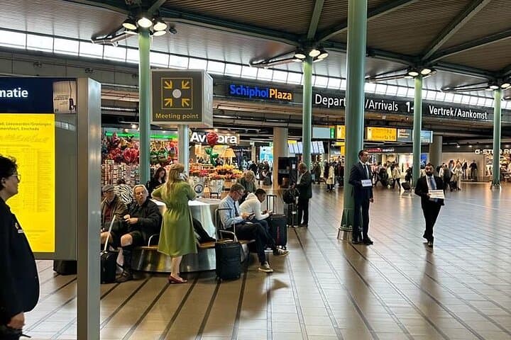 Private transfers from or to Schiphol (AMS) airport Amsterdam