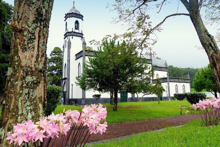 Guided Tour to the Sete Cidades Volcano in São Miguel Azores
