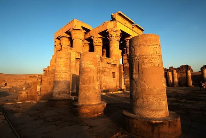 Luxor: Edfu and Kom Ombo Private Guided tour, lunch& Felucca