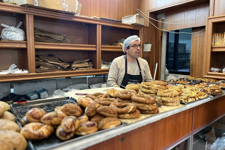 Street Food & Wine Pairing Kadikoy Evening Tour